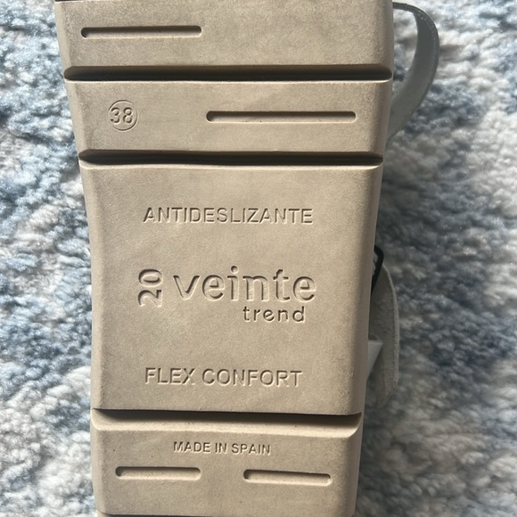 Mousse & Cloud Made in Spain White Sandals Size 38 (size 8) - Picture 5 of 5